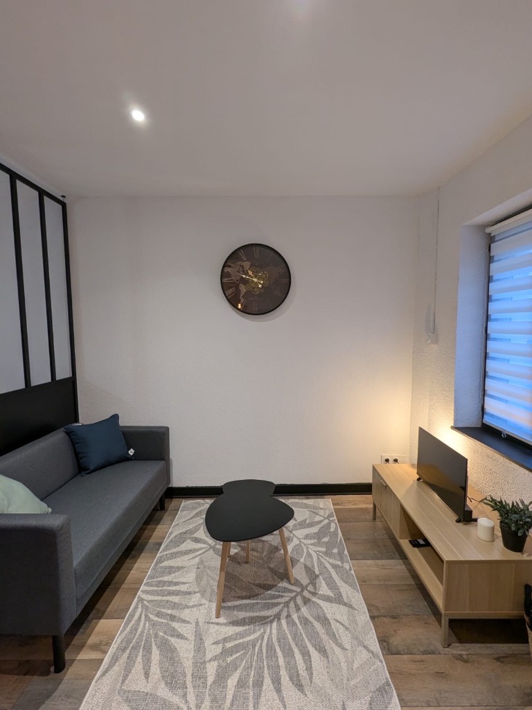 Projet d’aménagement intérieur Meubles&Moi : Moderne & Esprit Loft (Style moderne, bois clair et touches de noir)